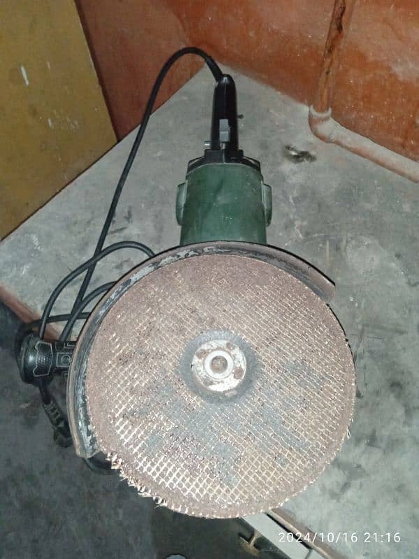 9 inch Angle grinder 8000 R. P. m 2