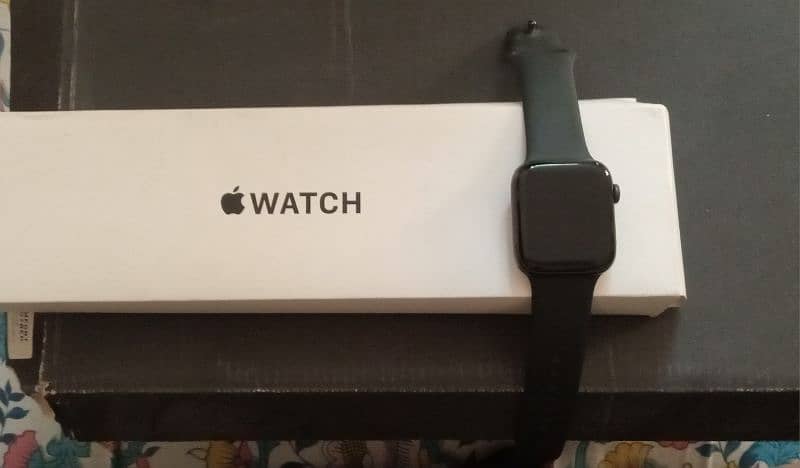 Apple Watch SE Space Grey Aluminium 0