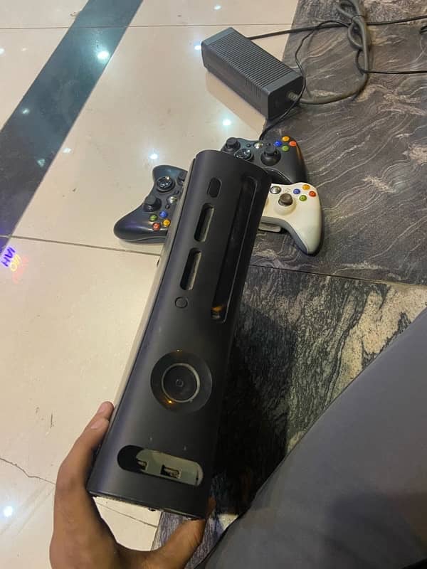 Xbox 360 Jailbreak with 3 controllers 2