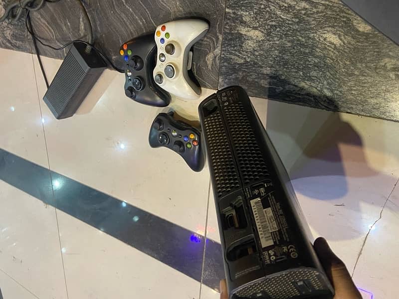 Xbox 360 Jailbreak with 3 controllers 5