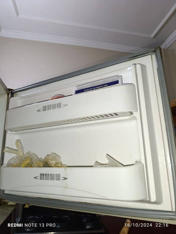 dawlance full size double door fridge 4