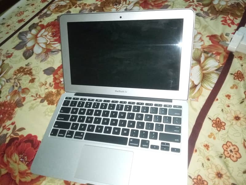 Price-33 thousand,  Mac book 2013Mac   *Only Bettary  issue- Can use 7