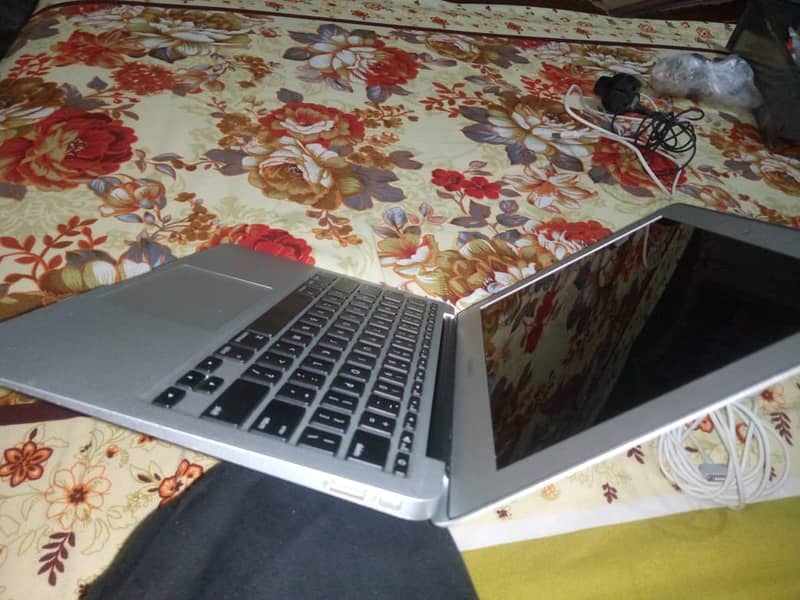 Price-33 thousand,  Mac book 2013Mac   *Only Bettary  issue- Can use 11