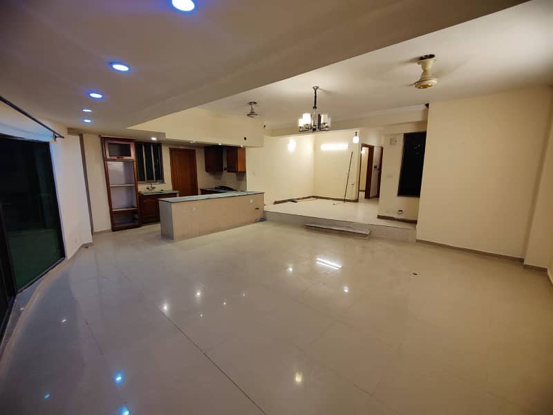 2 BED ROOM LARGE SIZE FULLY FURNISHED APARTMENT AVAILABLE FOR SALE IN KHUDADAD HEIGHTS ISLAMABAD. 3