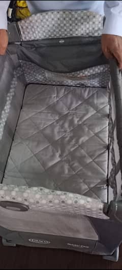 Baby playpen/cot/ baby crib (Graco)