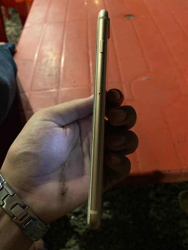 i am selling i phone 8 plus non pta 4