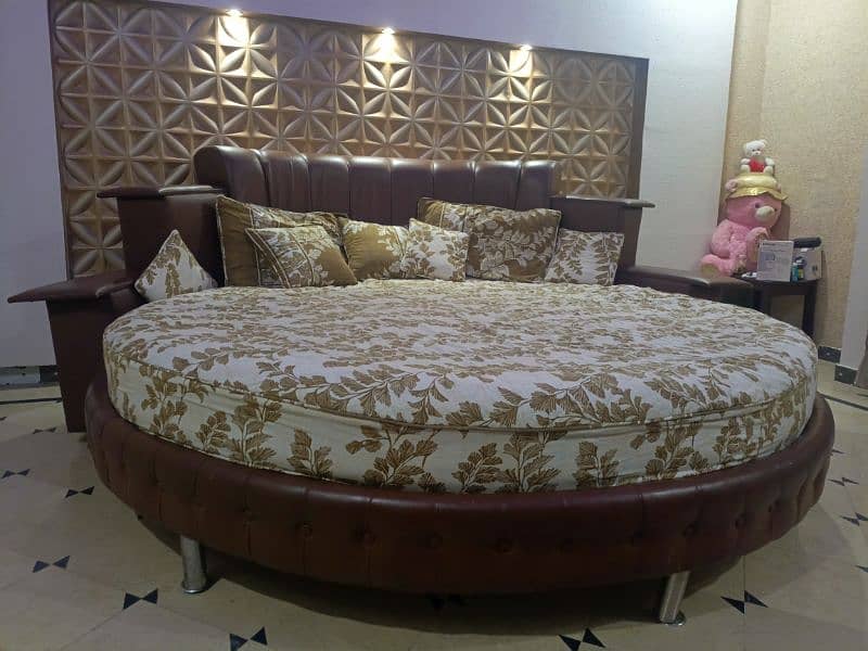 round bed with mattress 3