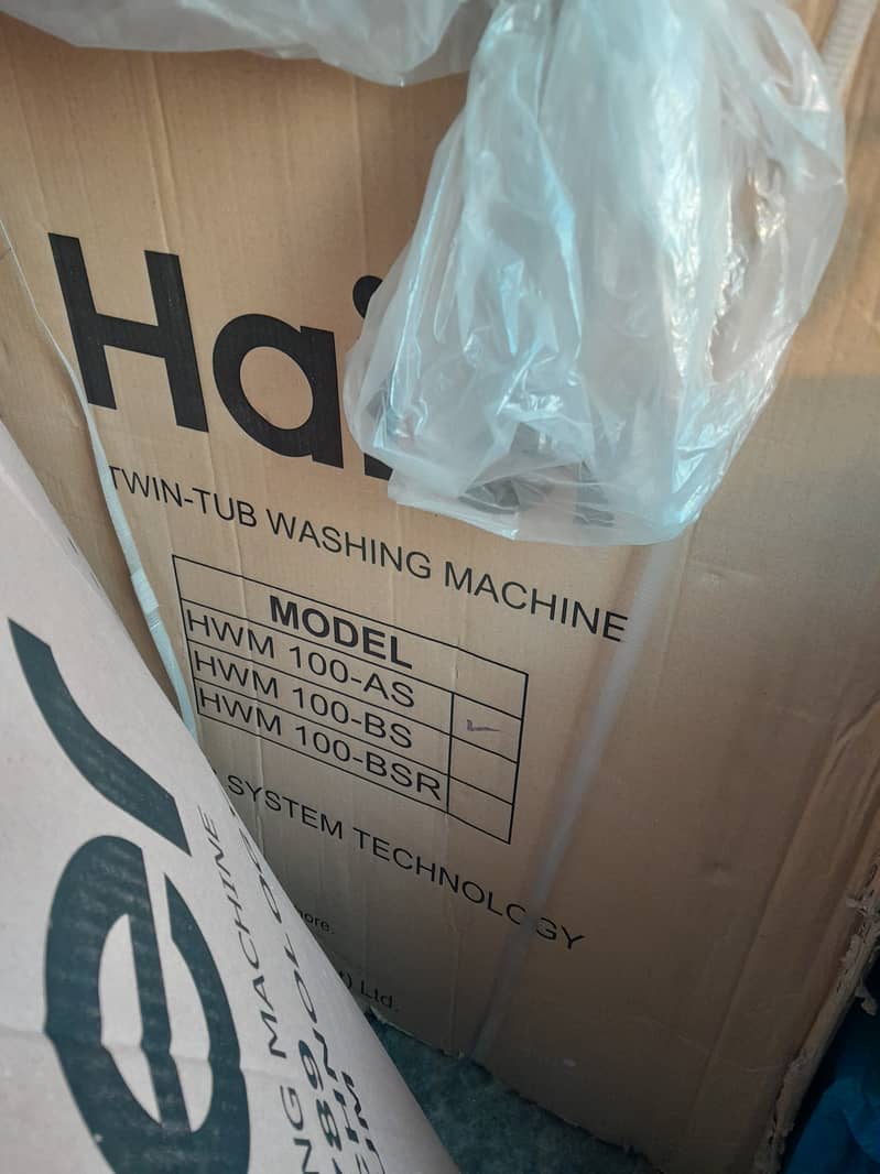 Twin Tub Haier HWM 100AS SEMI AUTOMATIC WASHING MACHINE (Not used) 1