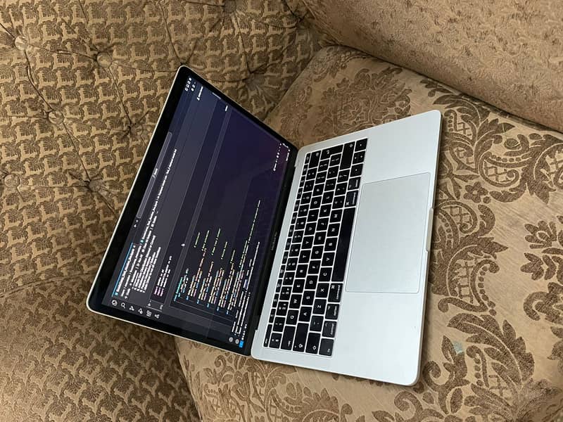 Macbook pro 2017 8/256 2