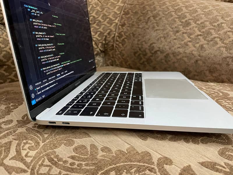 Macbook pro 2017 8/256 5