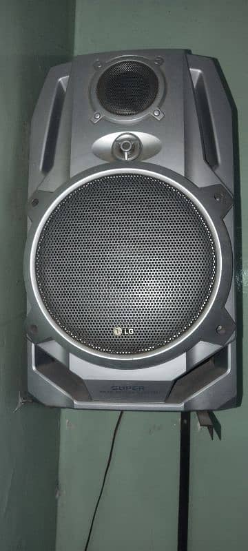 LG speakers 1