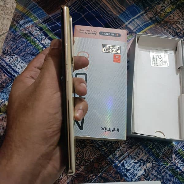 Infinix Zero 30.3 month warranty 8/256 4