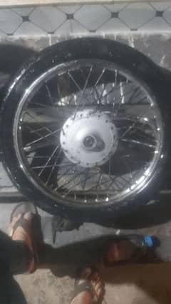 150 ke complete tyres hen agle or pichly janion hen or handle bhi he