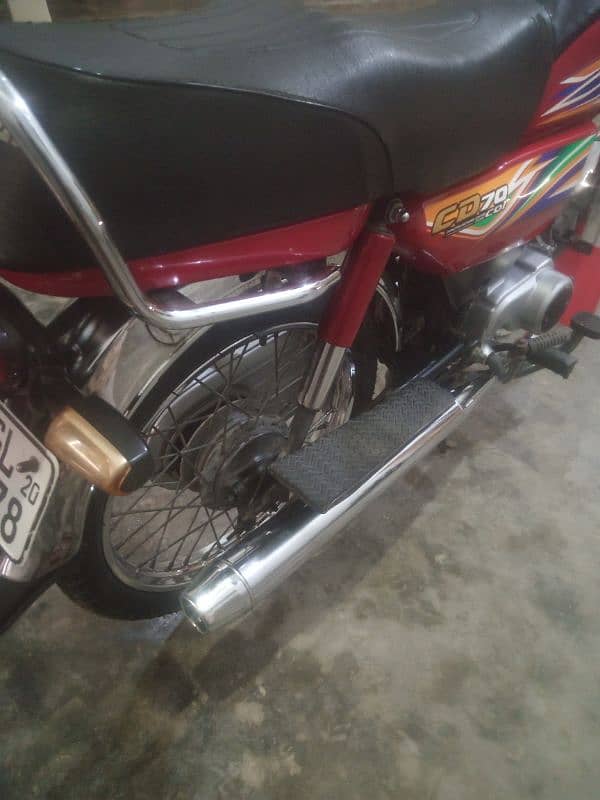 bohat achi bike ha 2no tyre new service install before one month 3