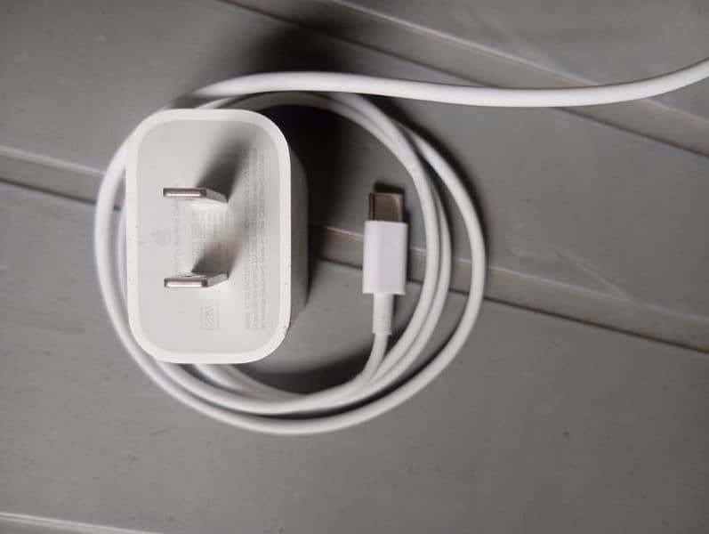 iPhone 20w original charger 3