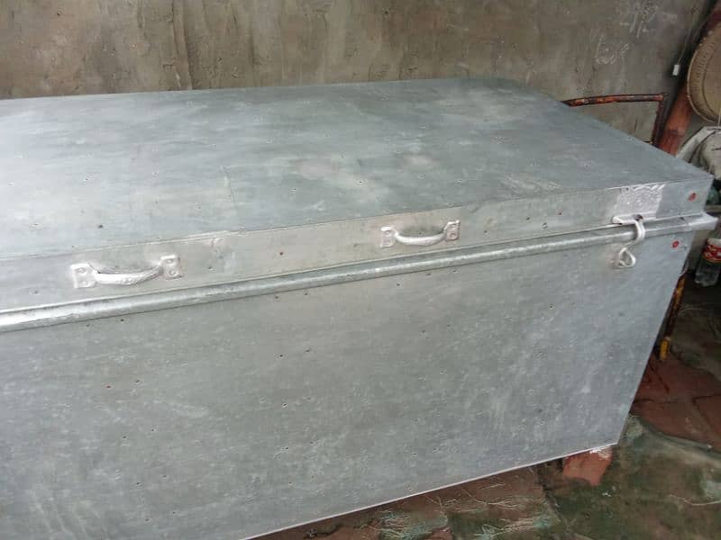 6foot Double Door Paiti Trunk Available in very Cheap Rates 1