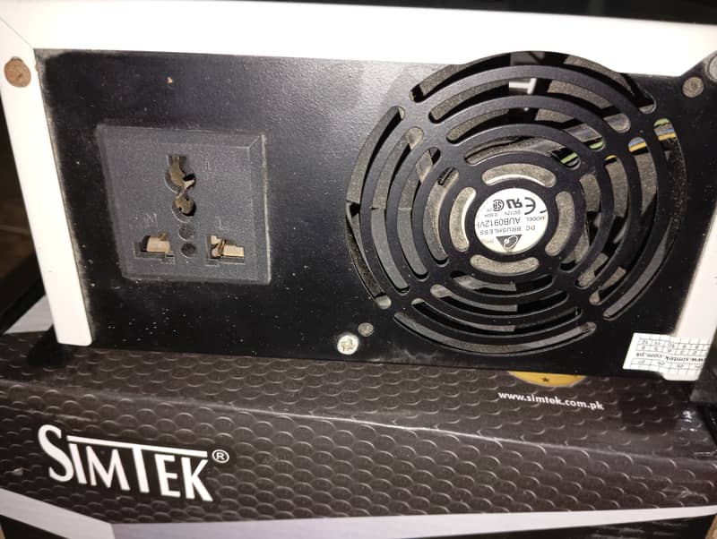 SIMTEK MPPT 100AMP Hybrid Charge Controller 2