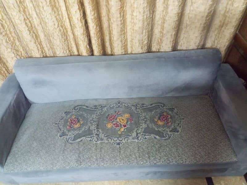 5 seter sofa sets and Irani kaleen for sale 1