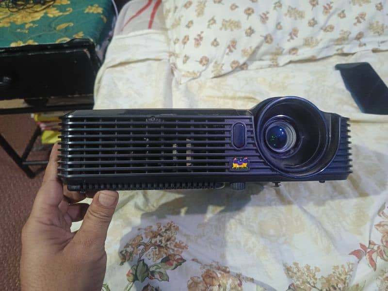 projector (multimedia) 3