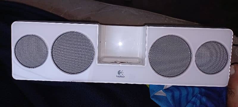 Logitech Rechargeable speakers systems. . 0