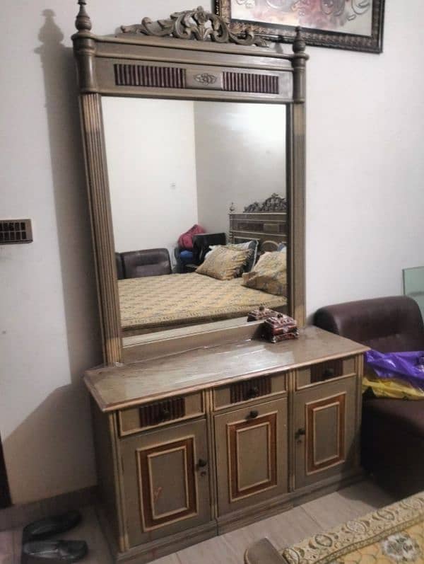 dressing table 0