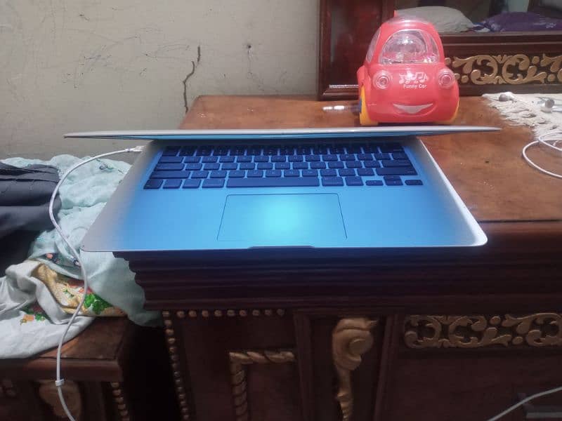 MacBook Air 2017 a1466 0