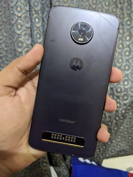 Moto Z4 1