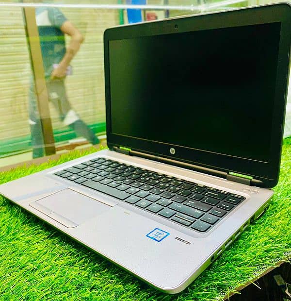 Hp laptop 10/10 conditions 8 gb ram 256 gb ssd finger print 1