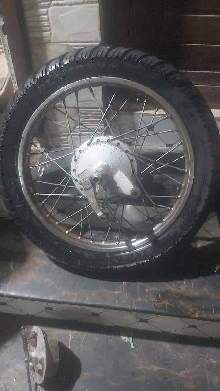 tyre and rim Suzuki 150 1