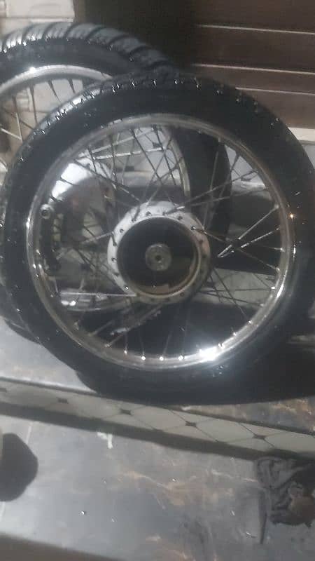 tyre and rim Suzuki 150 2