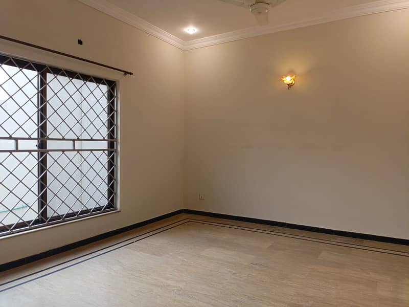 20-Marla Separate Gate Upper Portion For Rent In DHA Ph-5 Lahore Owner Built House 3