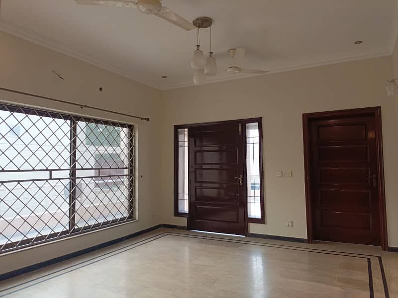 20-Marla Separate Gate Upper Portion For Rent In DHA Ph-5 Lahore Owner Built House 9