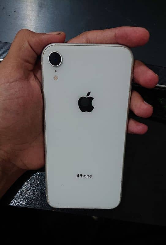 iPHONE Xr 4