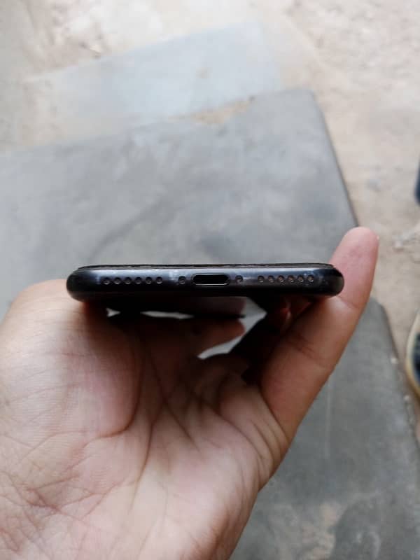 iphone 7    / 128gb non pta  black 5