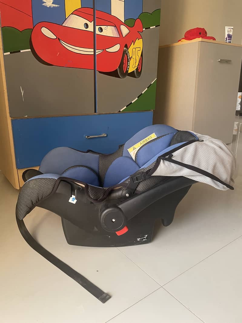 BABY CARRY COT/CAR SEAT 1