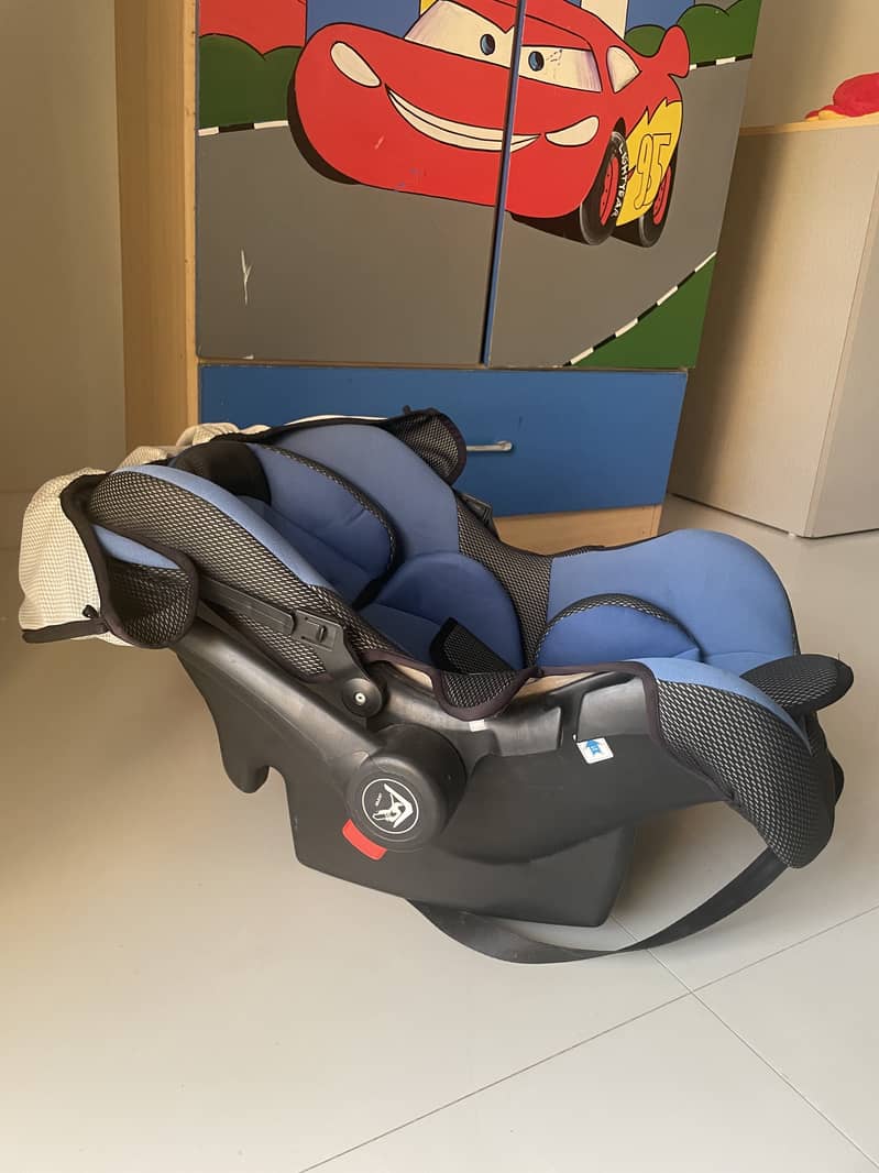 BABY CARRY COT/CAR SEAT 2