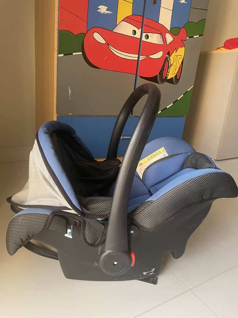 BABY CARRY COT/CAR SEAT 4