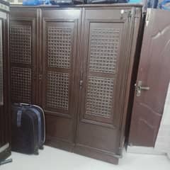 3 door almari for sale in good condition