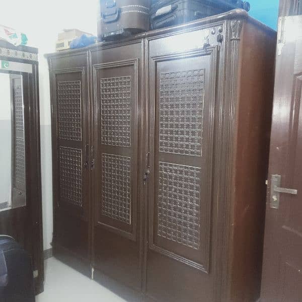 3 door almari for sale in good condition 3