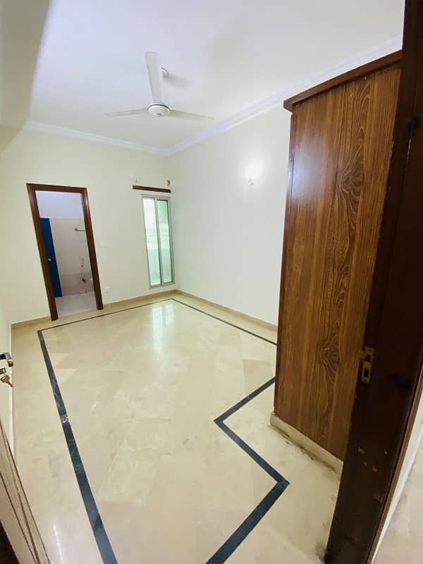 3 bedrooms beautiful Flat available for rent at reasonable price 1