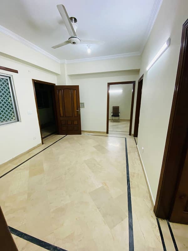 3 bedrooms beautiful Flat available for rent at reasonable price 2