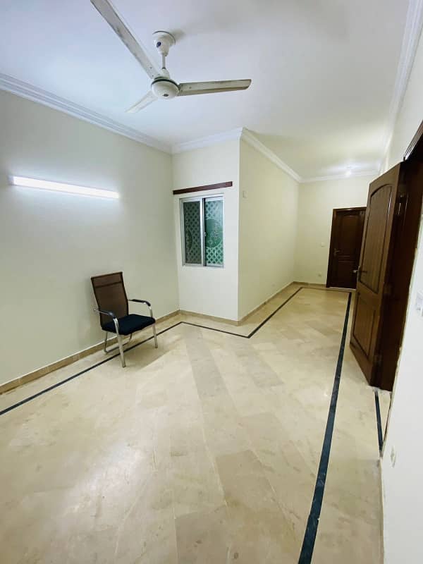 3 bedrooms beautiful Flat available for rent at reasonable price 3