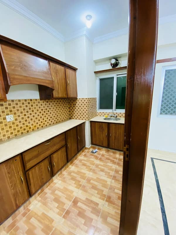 3 bedrooms beautiful Flat available for rent at reasonable price 8