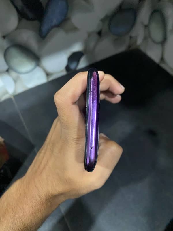 Oppo reno z 8gb 512gb 10by8 just minor glass break otherwise all ok 4