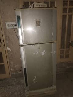 Dawlance fridge medium size