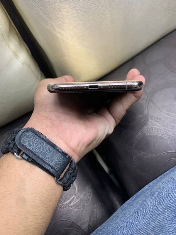 iphone xs max 1