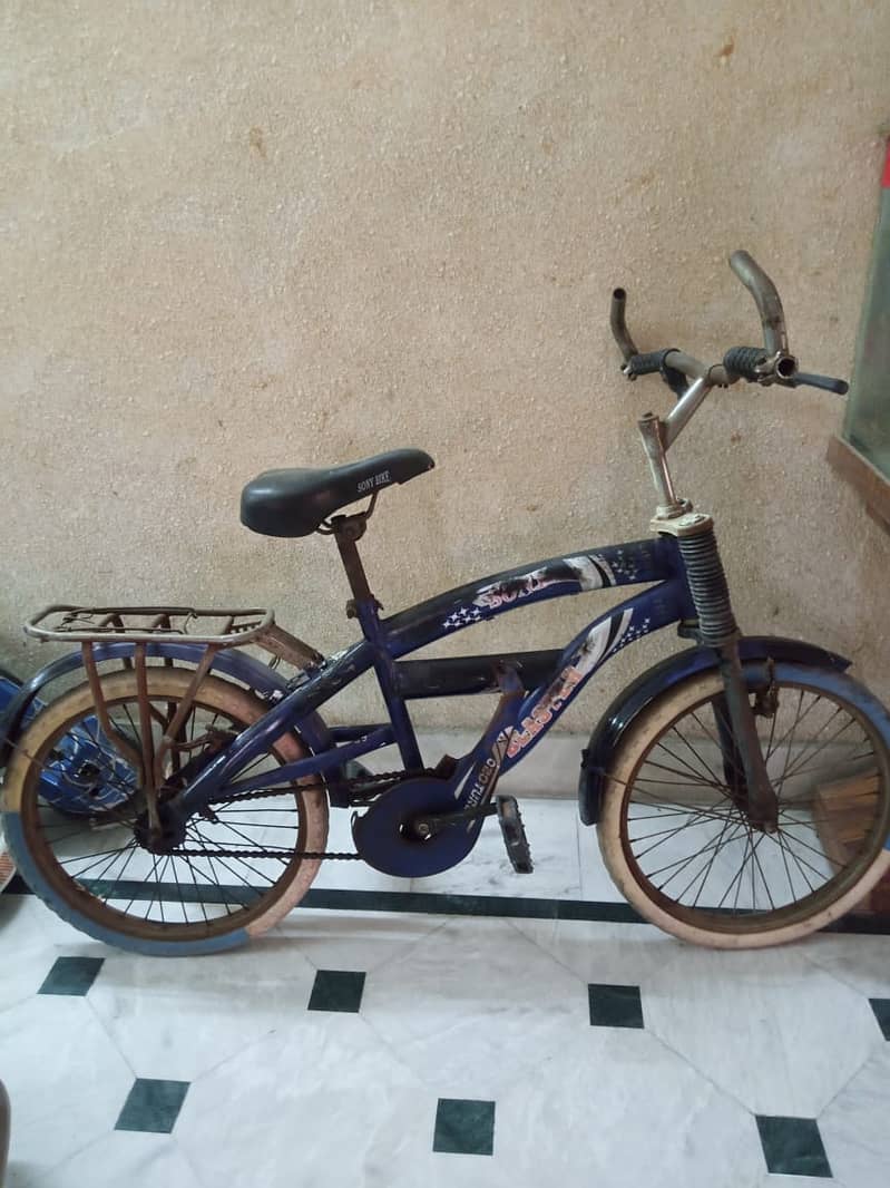 Urgent Sale Bicycle Medium size For Boys Blue Color 0