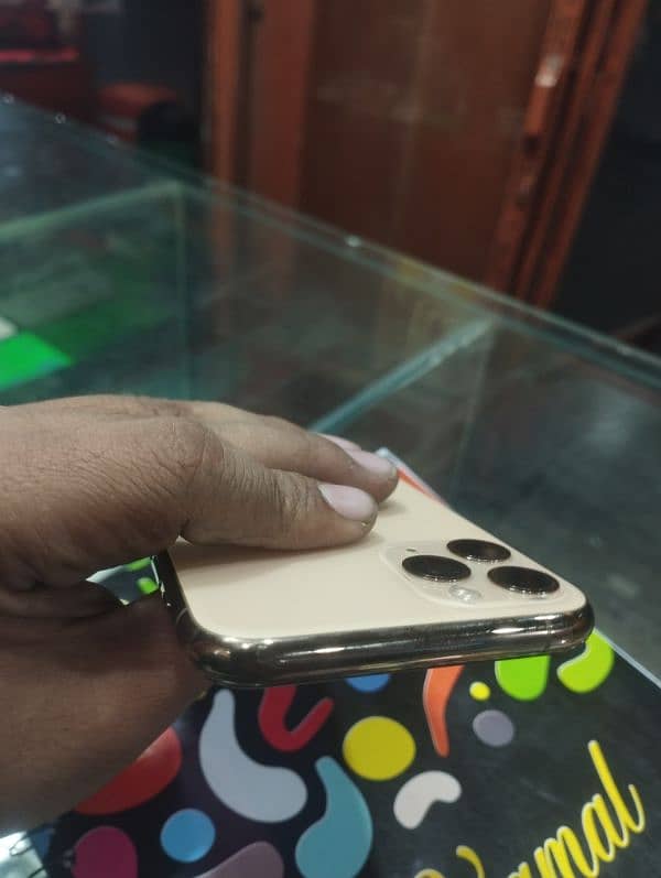 iPhone 11 pro 64gb factory unlock 81 bettery health 4