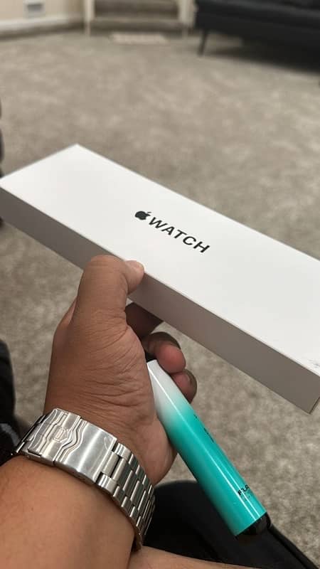 Brand new Apple watch SE 2nd Gen 40 Mm 1