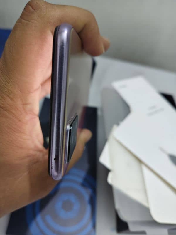 Vivo v20 8/128, 9/10condition, single hand use100% battery 4